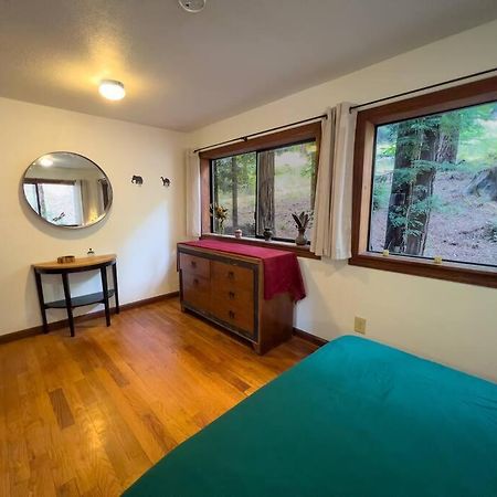 Appartement Little House In The Redwoods With A Hot Tub! à Garberville Extérieur photo