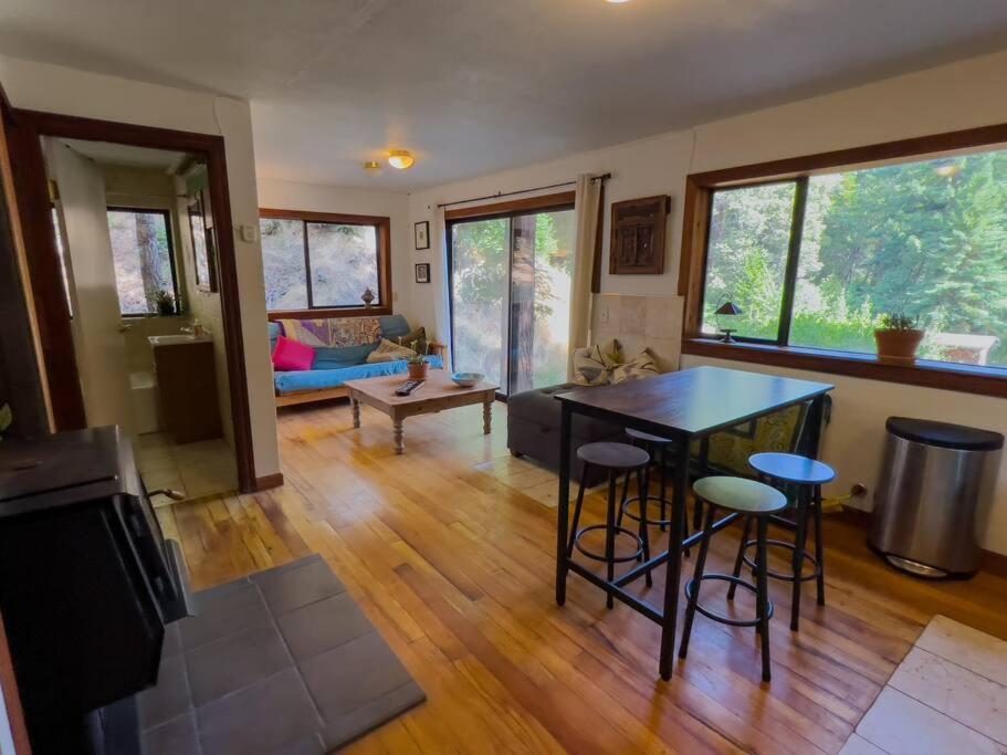 Appartement Little House In The Redwoods With A Hot Tub! à Garberville Extérieur photo