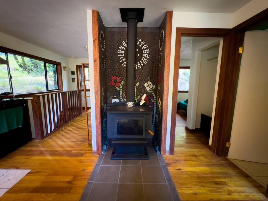 Appartement Little House In The Redwoods With A Hot Tub! à Garberville Extérieur photo